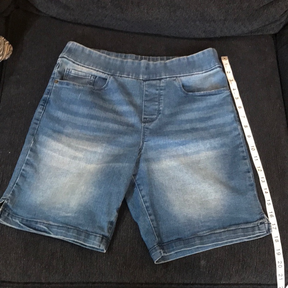 DKNY Denim pull On Elastic Waist 3 Pocket Bermuda Shorts-Size S - Picture 7 of 9